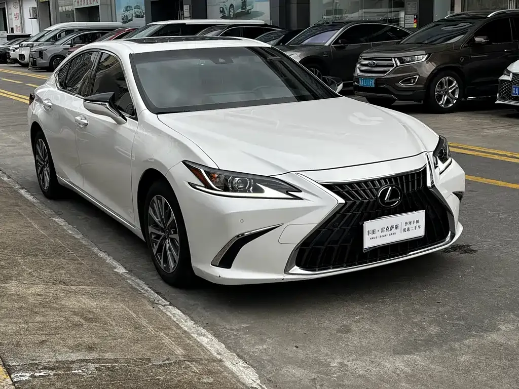 Lexus ES — фото 10