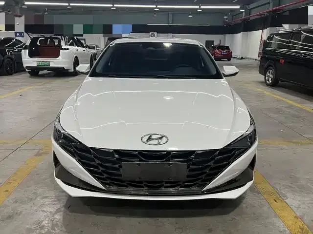 Hyundai Elantra — фото 4