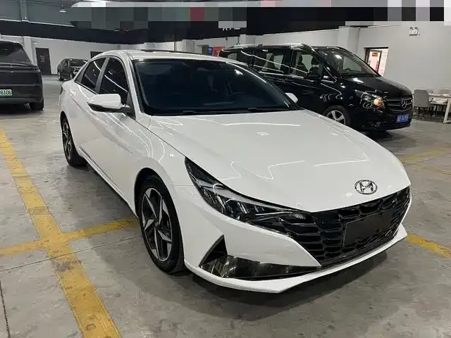 Hyundai Elantra — фото 7