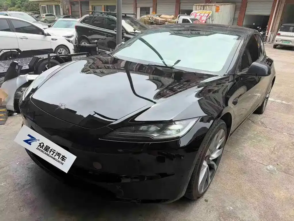 Tesla Model 3 — фото 1