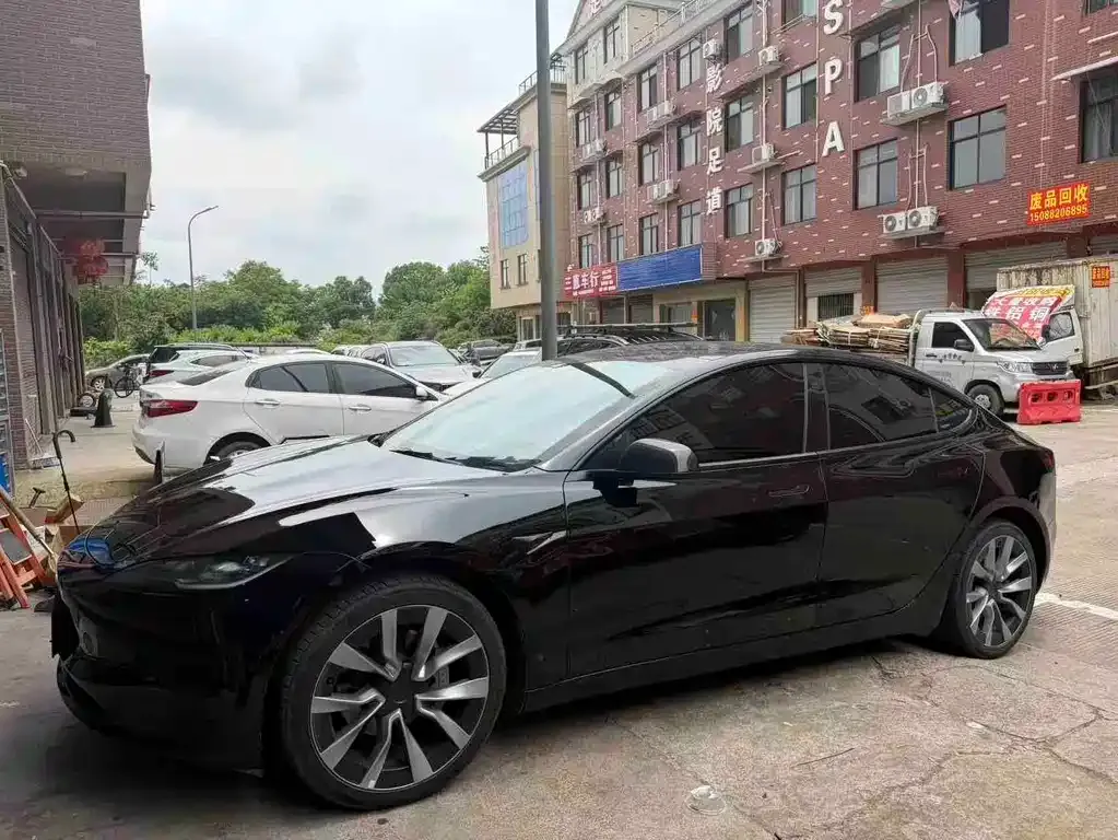 Tesla Model 3 — фото 2