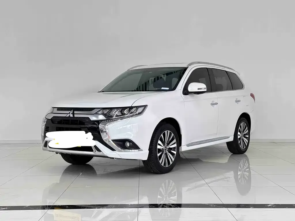 Mitsubishi Outlander — фото 1