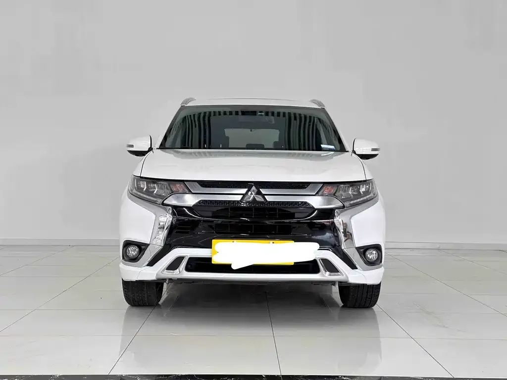 Mitsubishi Outlander — фото 5