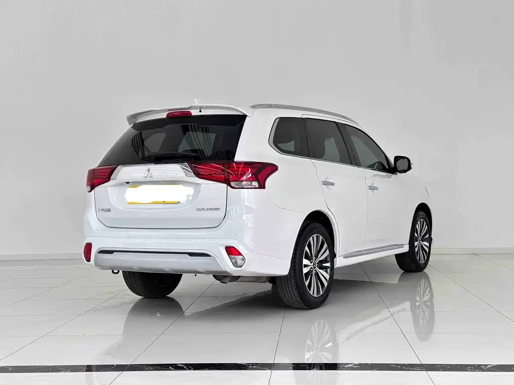 Mitsubishi Outlander — фото 3