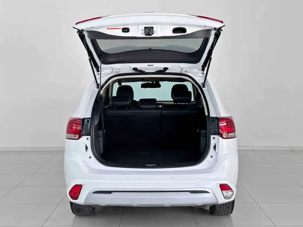 Mitsubishi Outlander — фото 4