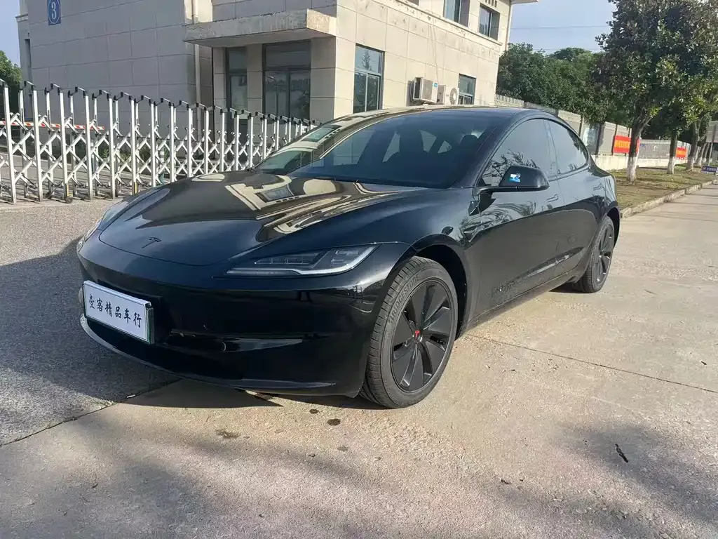 Tesla Model 3 — фото 7