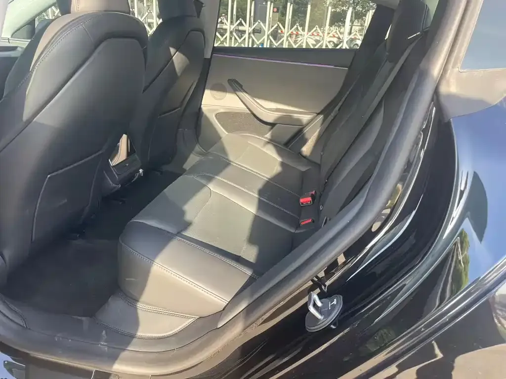 Tesla Model 3 — фото 10