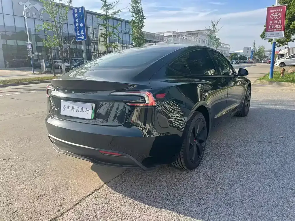 Tesla Model 3 — фото 9