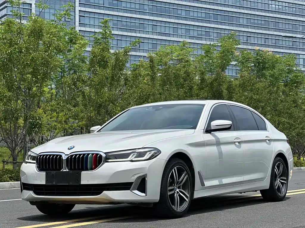 BMW 5 Series — фото 1
