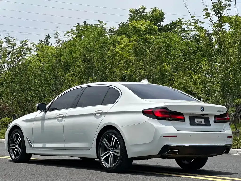 BMW 5 Series — фото 9