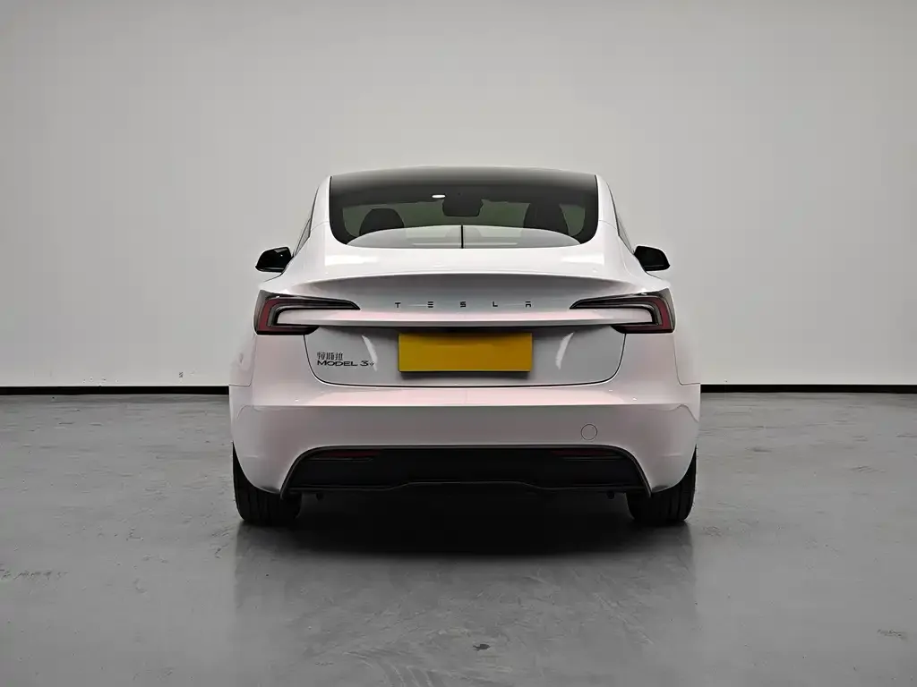 Tesla Model 3 — фото 9
