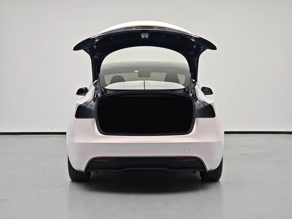 Tesla Model 3 — фото 10