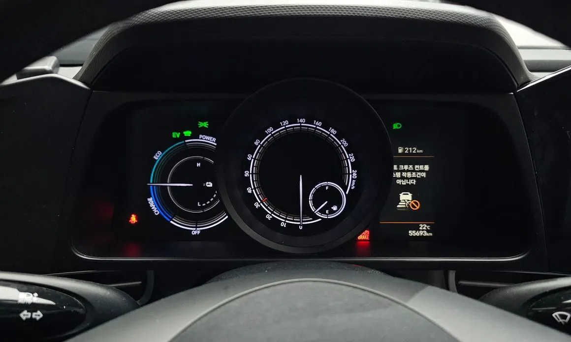Hyundai AVANTE 2023 из KR, фото 2