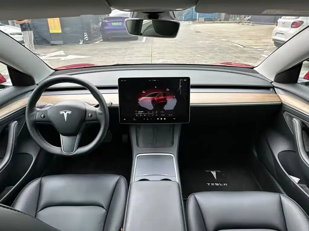 Tesla Model 3 — фото 8