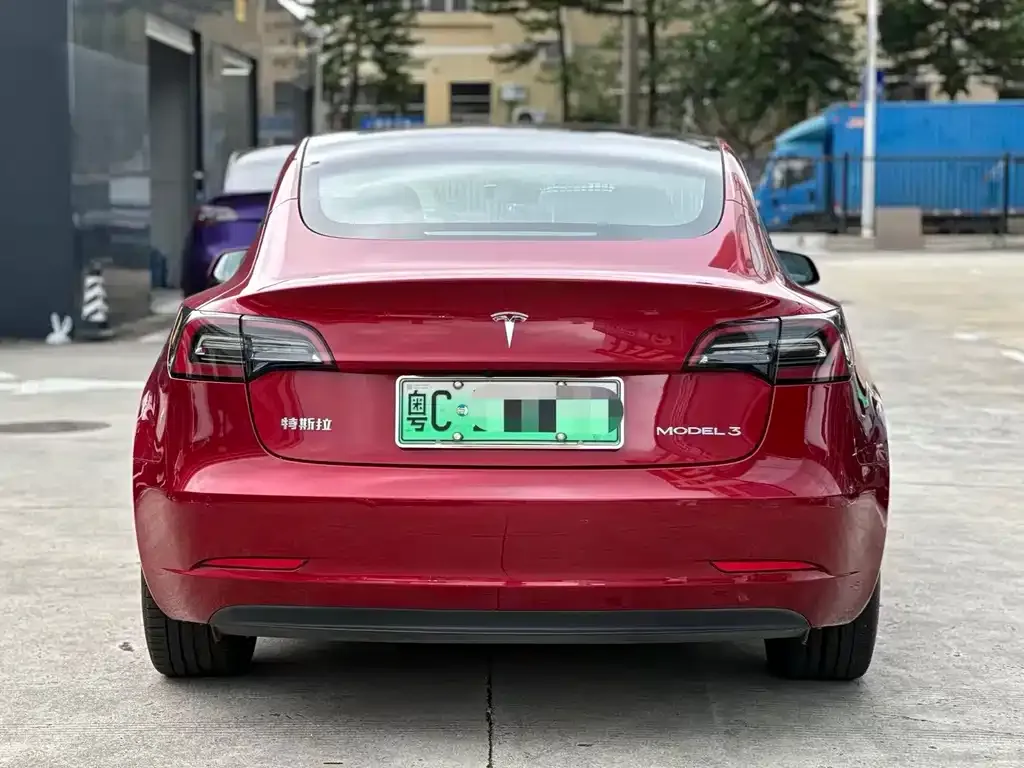 Tesla Model 3 — фото 7