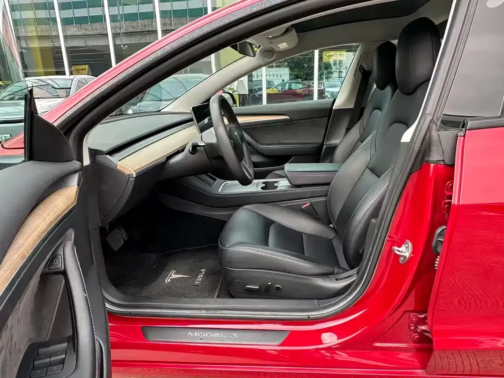 Tesla Model 3 — фото 2