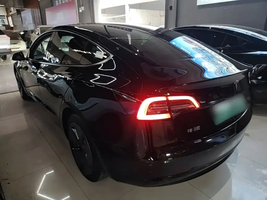 Tesla Model 3 — фото 4