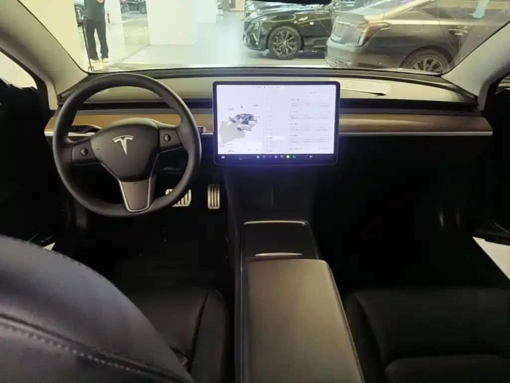 Tesla Model 3 — фото 4