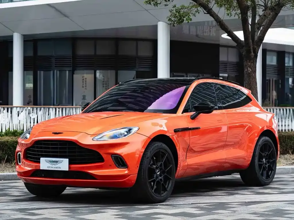 Aston Martin DBX — фото 1