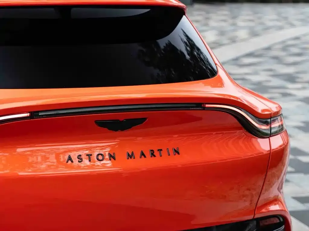 Aston Martin DBX — фото 5