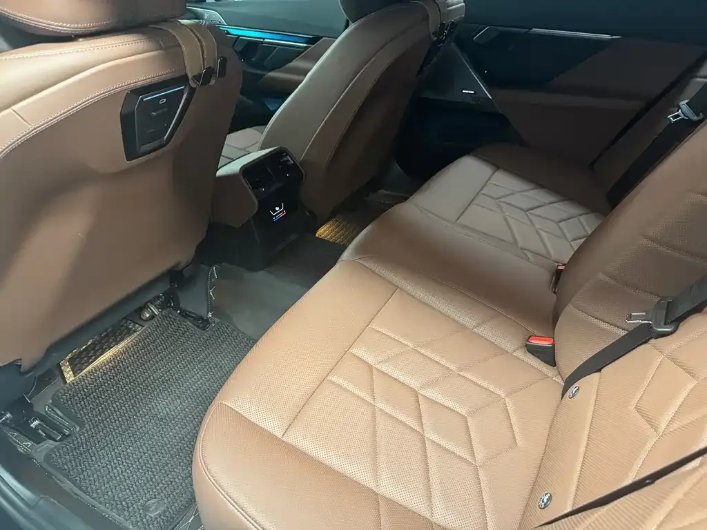 BMW 5 Series 2025 из CN, фото 6