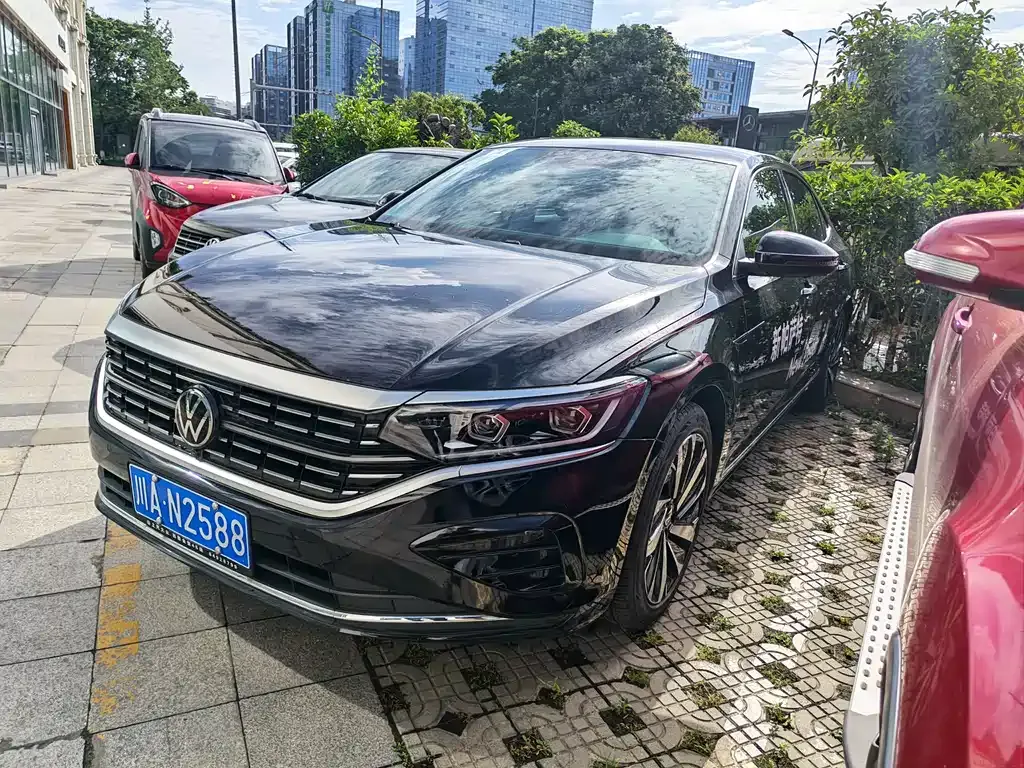Volkswagen Passat — фото 1