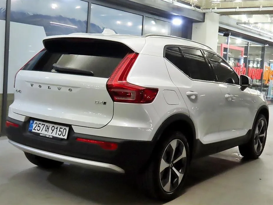 Volvo XC40 — фото 4