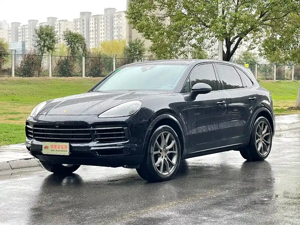 Porsche Cayenne — фото 1