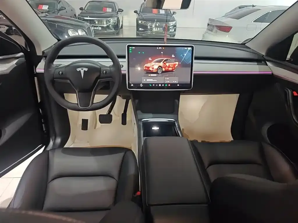 Tesla Model Y — фото 6