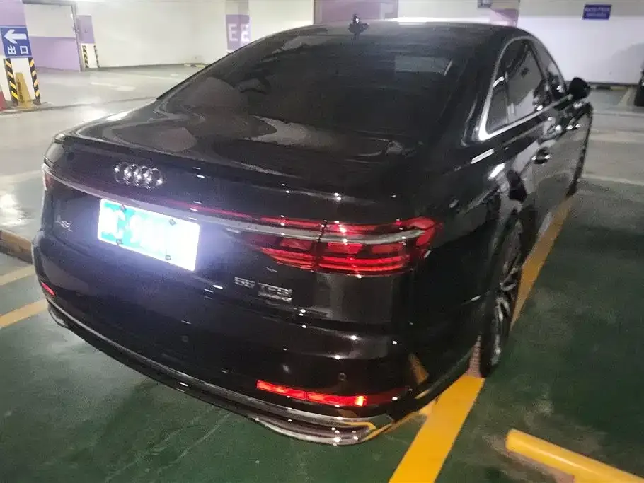 Audi A8 — фото 7