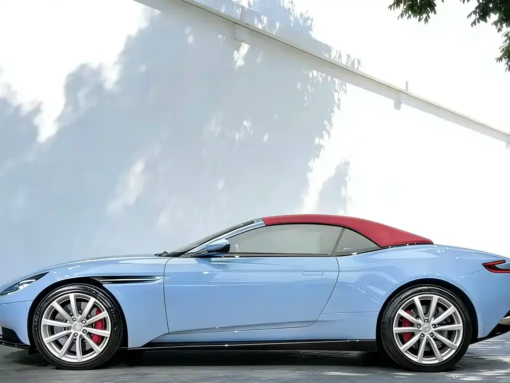 Aston Martin DB11 2021 из CN, фото 7