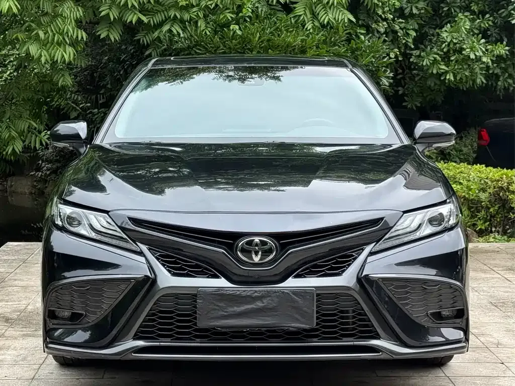 Toyota Camry — фото 10