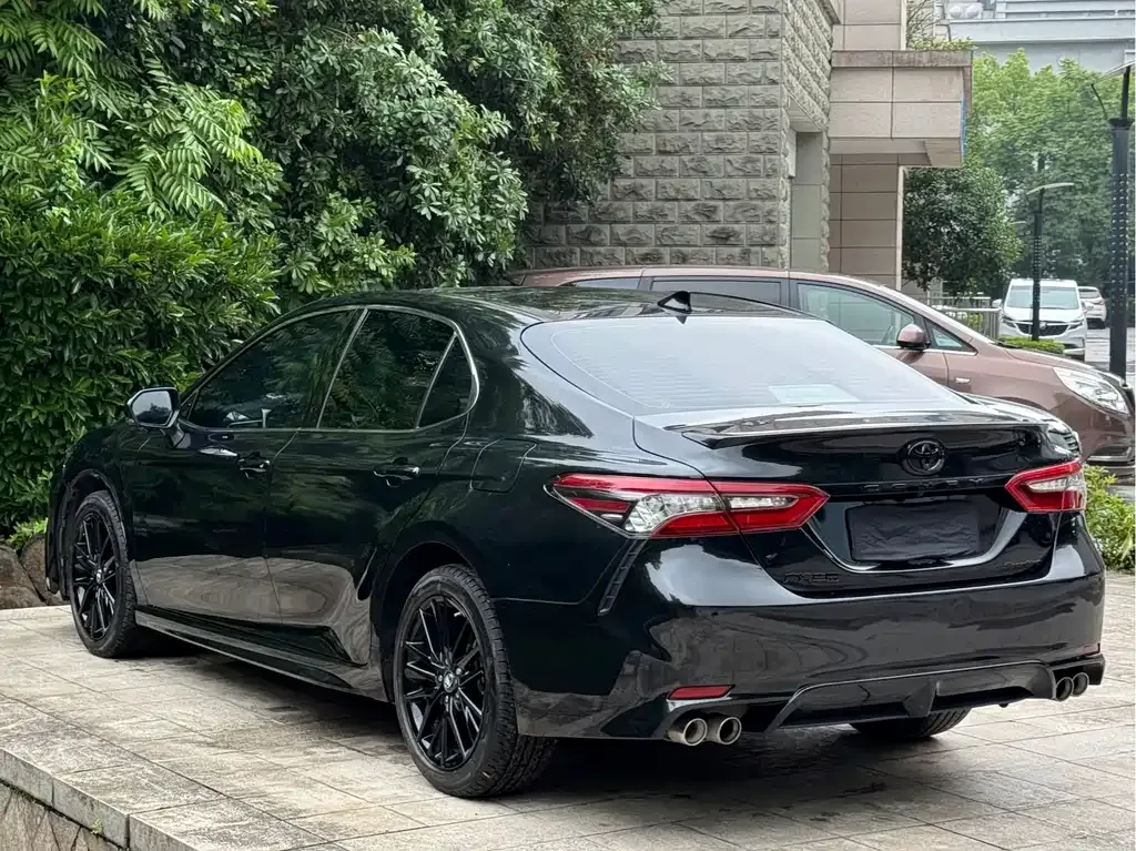 Toyota Camry — фото 9