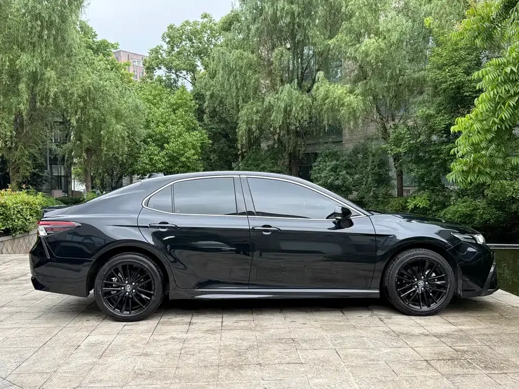 Toyota Camry — фото 7