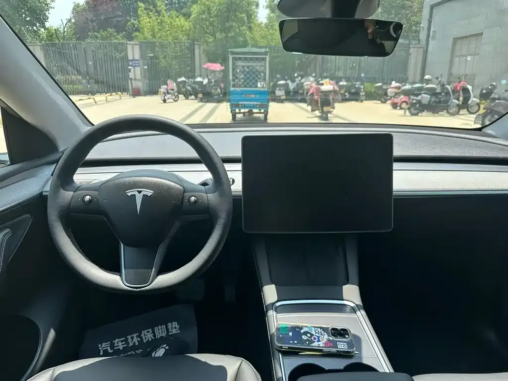 Tesla Model Y — фото 2