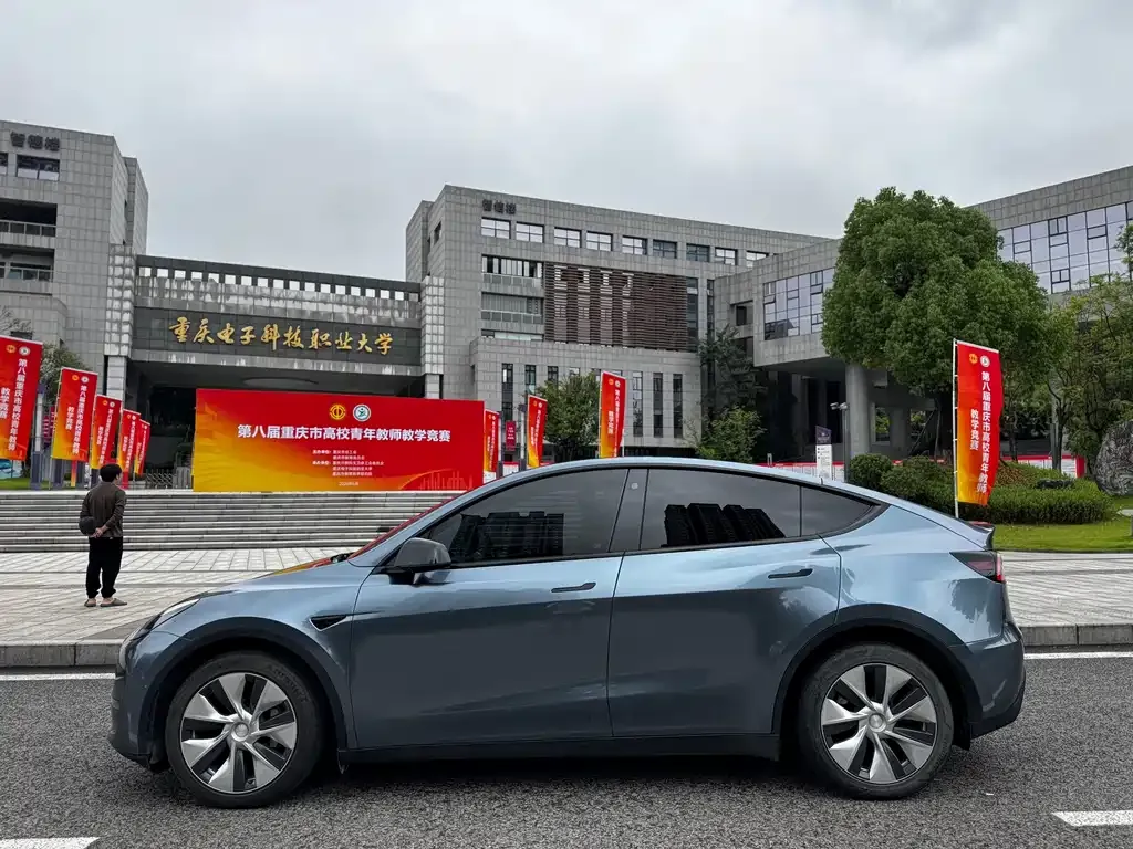 Tesla Model Y — фото 8