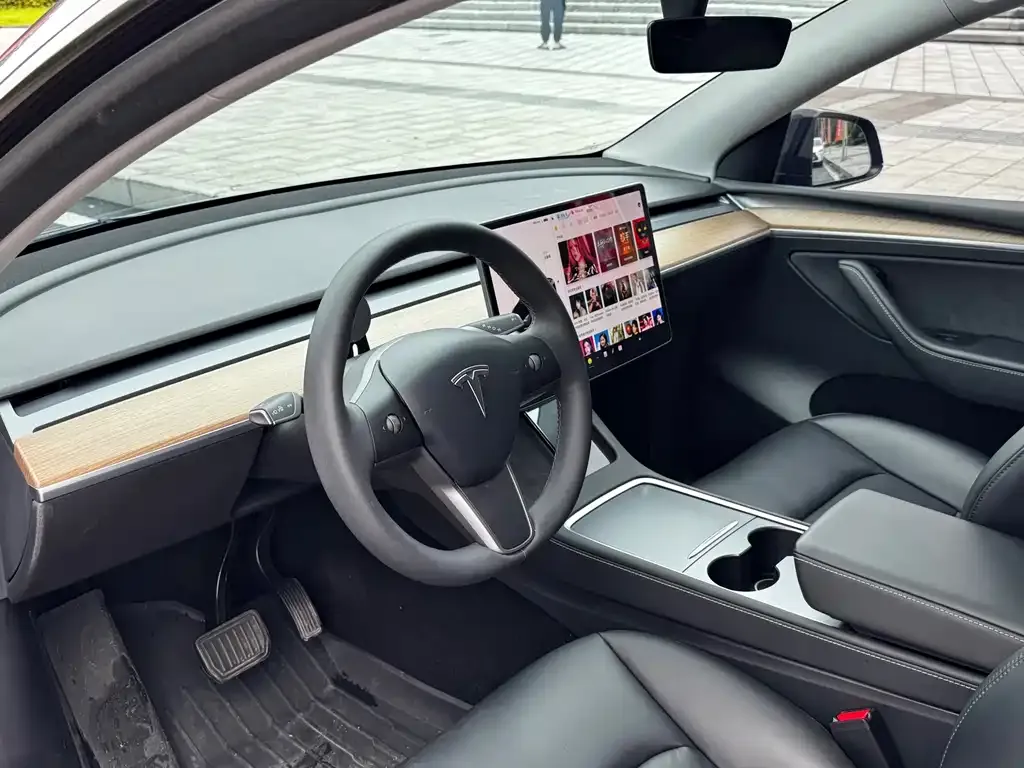Tesla Model Y — фото 4