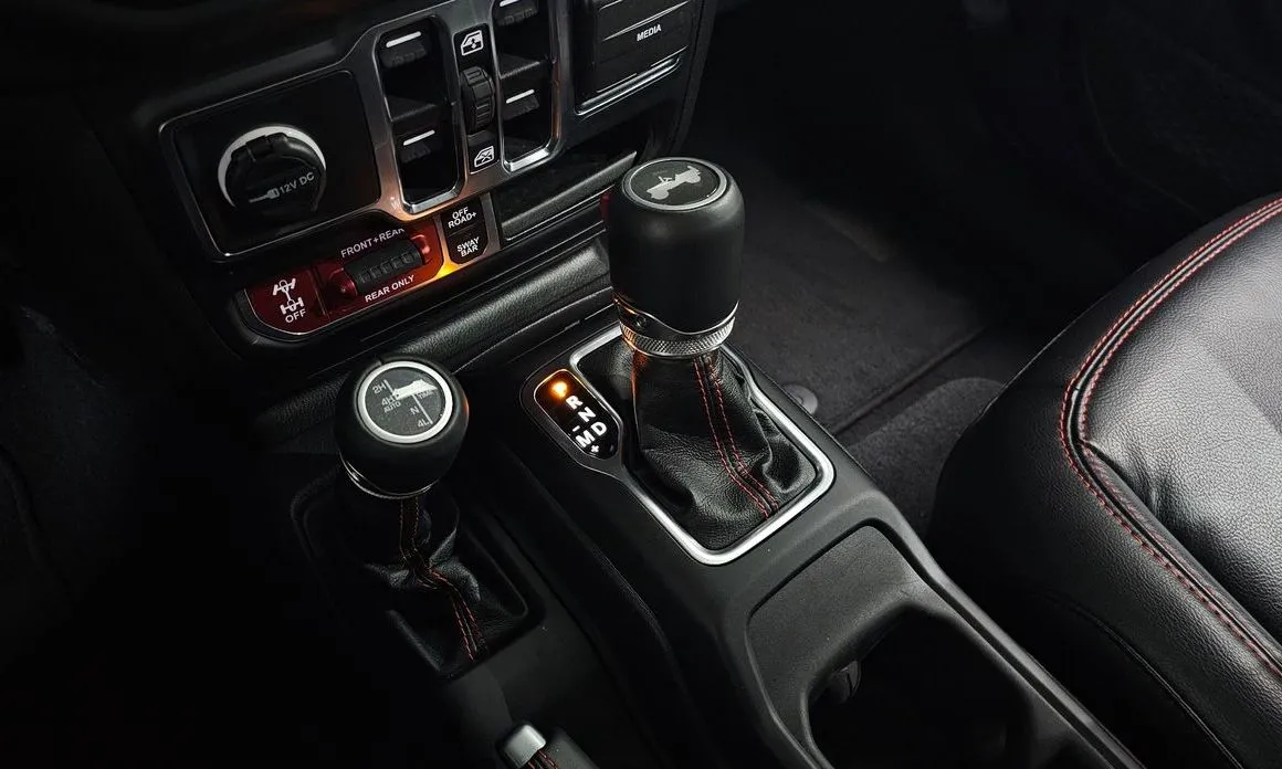 Jeep Wrangler 2023 из KR, фото 4