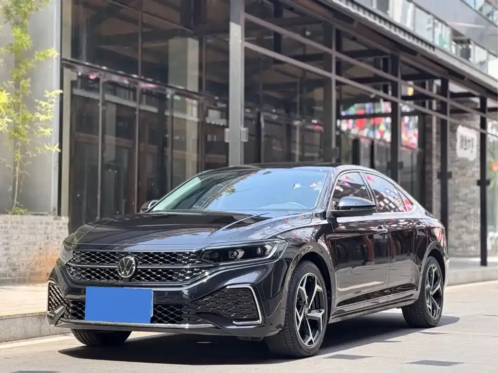 Volkswagen Passat — фото 1