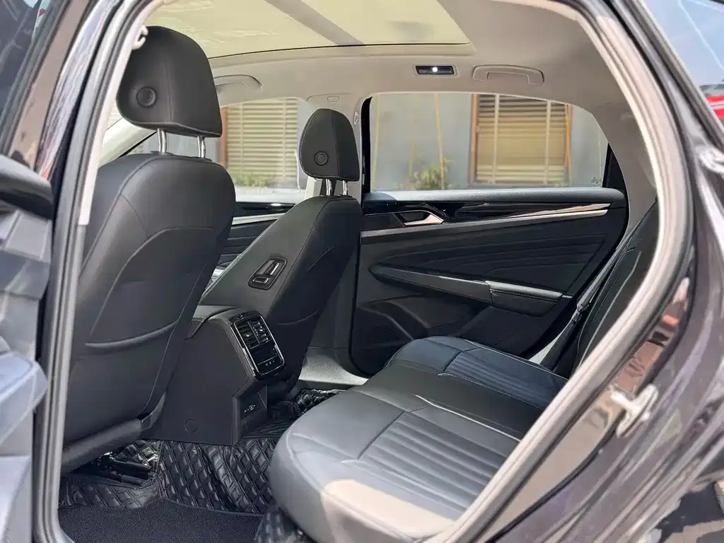 Volkswagen Passat — фото 6