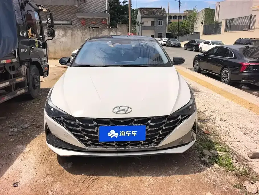 Hyundai Elantra — фото 10