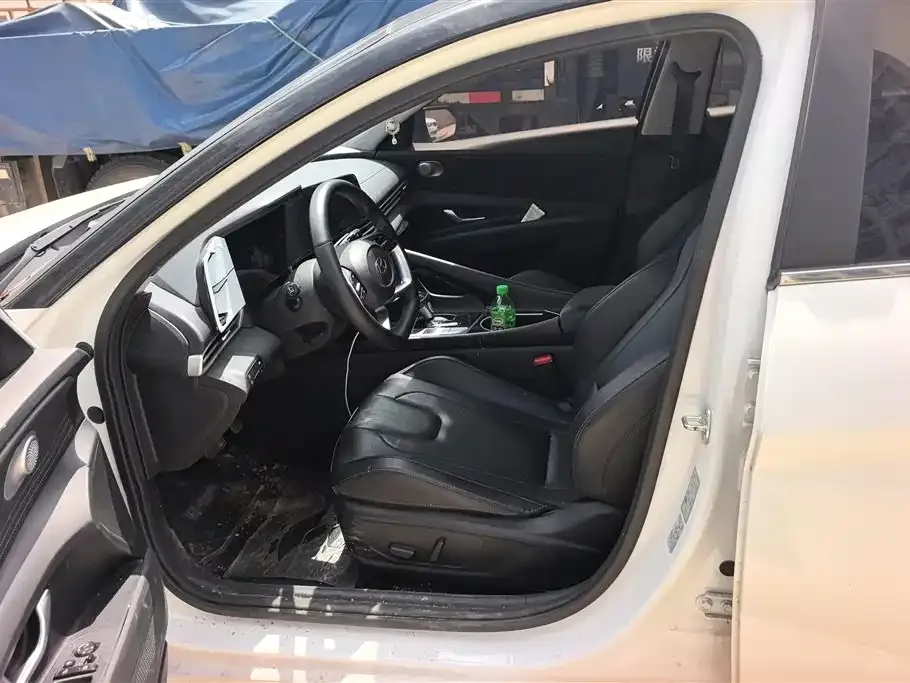 Hyundai Elantra — фото 4