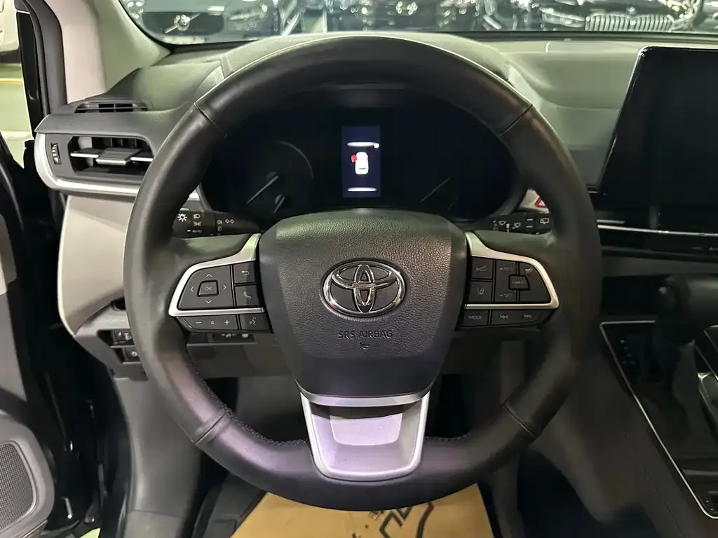 Toyota Granvia — фото 7
