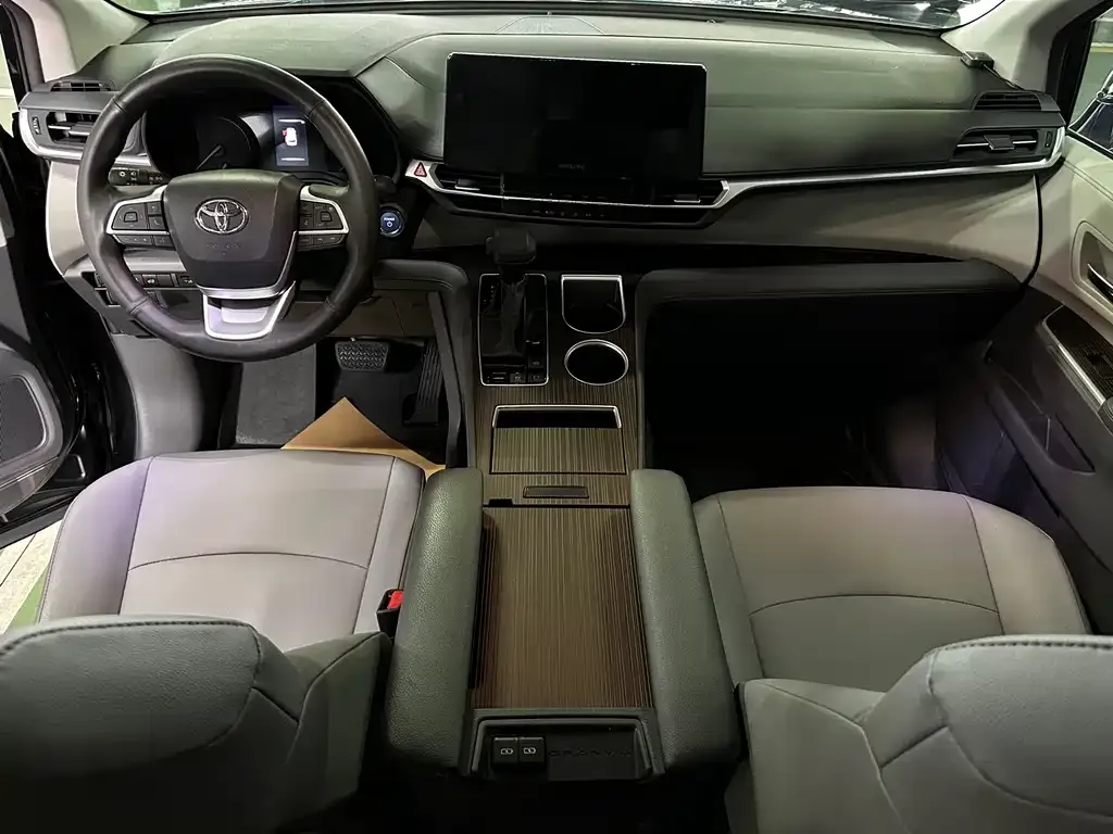 Toyota Granvia — фото 5