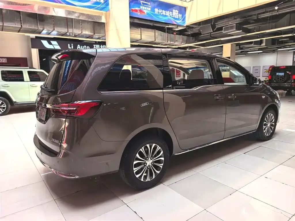 Buick GL8 2023 из CN, фото 2