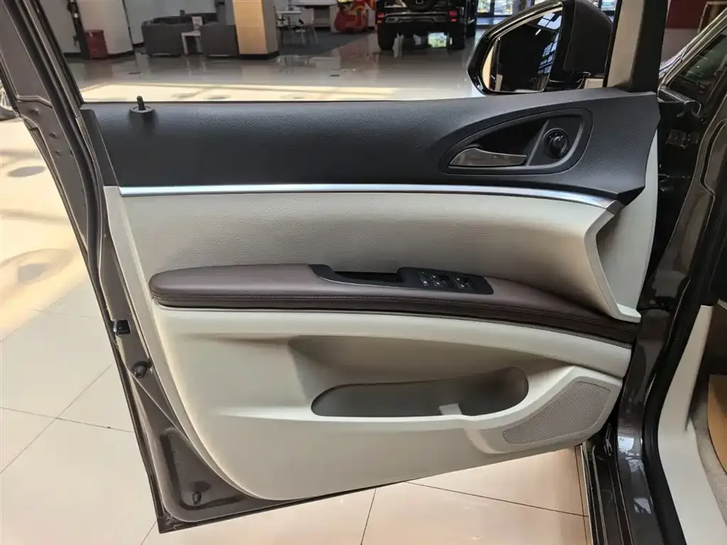 Buick GL8 2023 из CN, фото 6