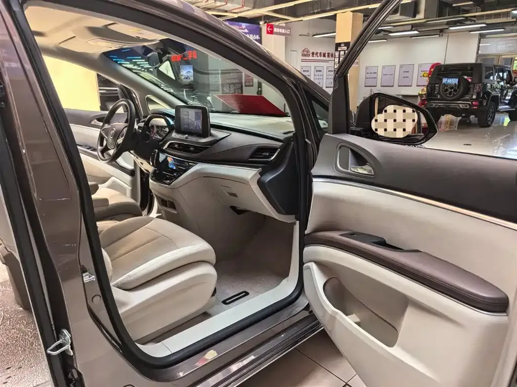 Buick GL8 2023 из CN, фото 9