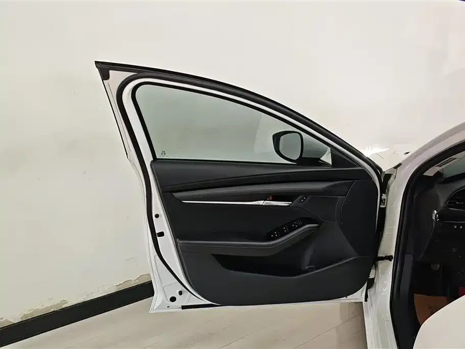 Mazda 3 Axela 2022 из CN, фото 4
