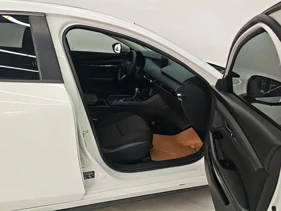 Mazda 3 Axela 2022 из CN, фото 2