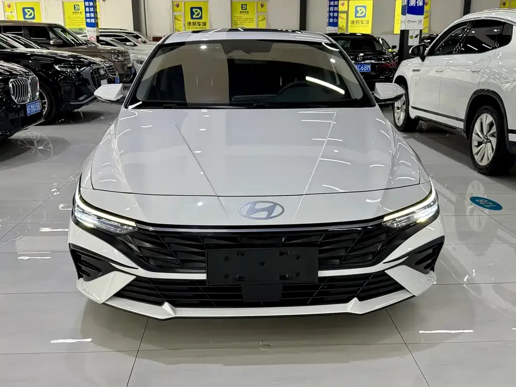 Hyundai Elantra — фото 2